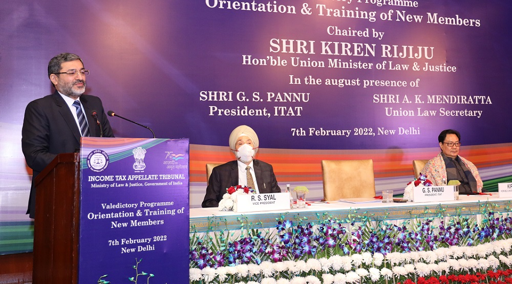 Shri G.S. Pannu, Hon'ble President, ITAT, addressing the gathering 
on the occasion of the Valedictory Programme of Orientation & Training of newly appointed Members on 7th February 2022.                                                                   
