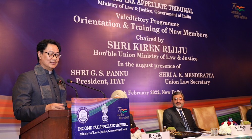 Shri Kiren Rijiju, Hon'ble Union Minister of Law & Justice, addressing the gathering 
on the occasion of the Valedictory Programme of Orientation & Training of newly appointed Members on 7th February 2022.                                                 