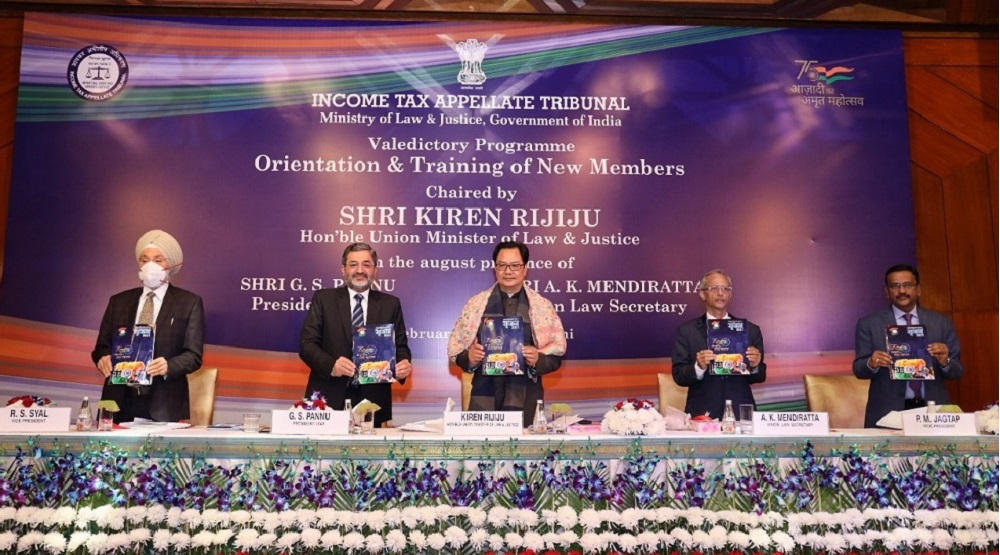Shri Kiren Rijiju, Hon'ble Union Minister of Law & Justice releasing Srujan magazine on the occasion of the Valedictory Programme of Orientation & Training of newly appointed Members on 7th February 2022.                                                   