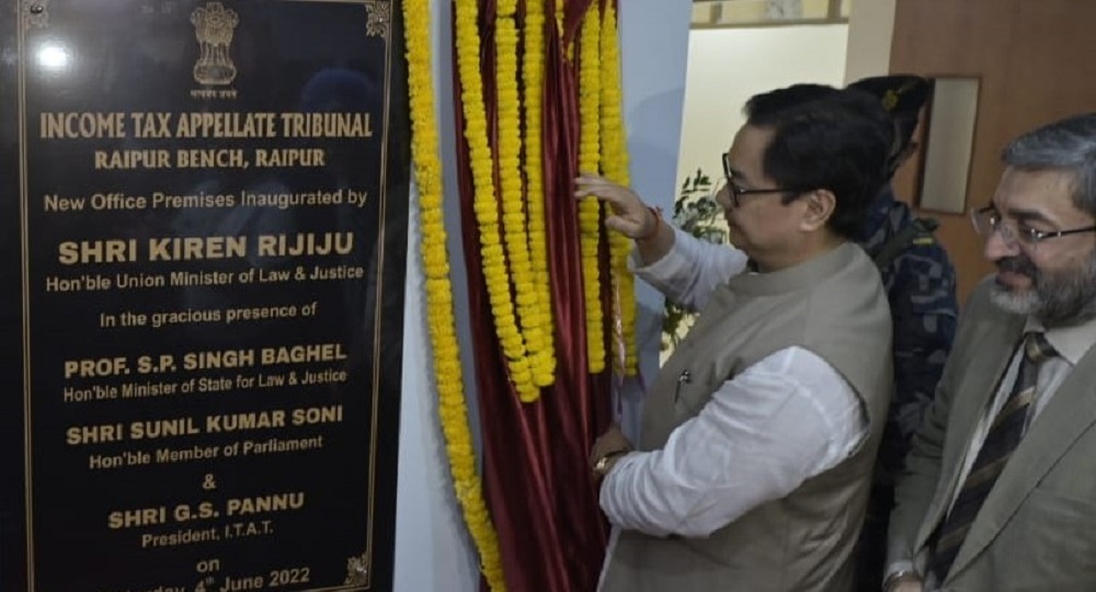 Shri Kiren Rijiju, Hon'ble Union Minister of Law & Justice unveiling the inaugural plaque in the new office premises of ITAT, Raipur Bench on 4th June 2022.                                                                                                   